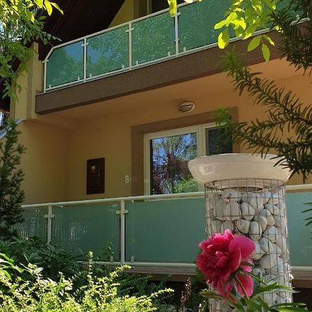 Keller Apartmanok Hajduszoboszlo Bagian luar foto