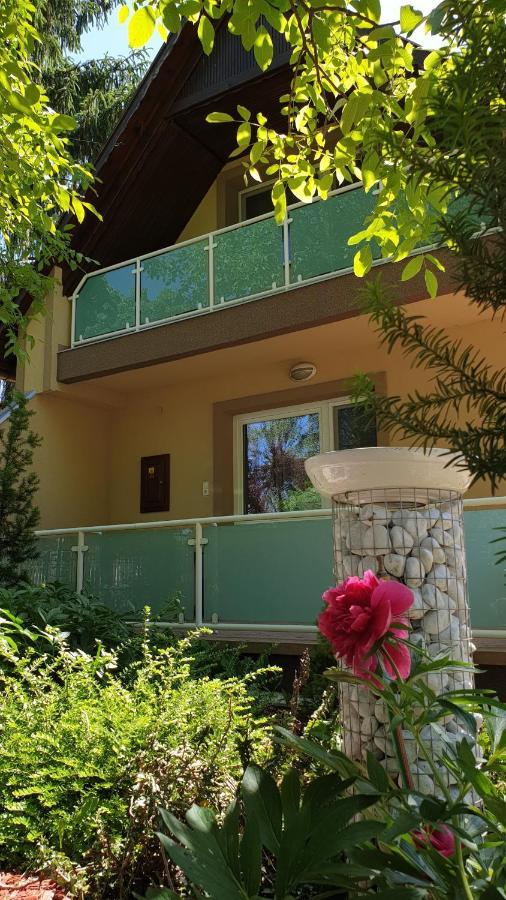 Keller Apartmanok Hajduszoboszlo Bagian luar foto